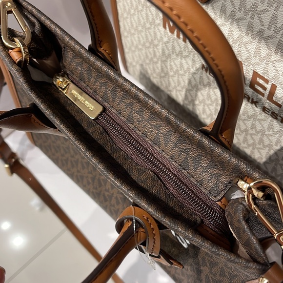 MICHAEL KORS
Mirella Small Logo Crossbody Bag
Brown 
NWT - Picture 11 of 16